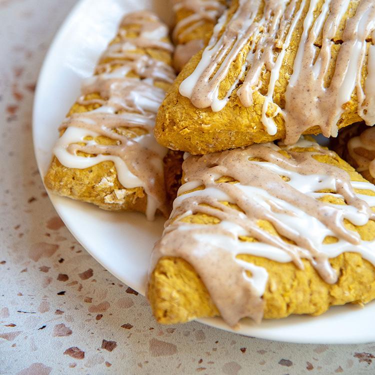 南瓜 Scones with Spiced Glaze